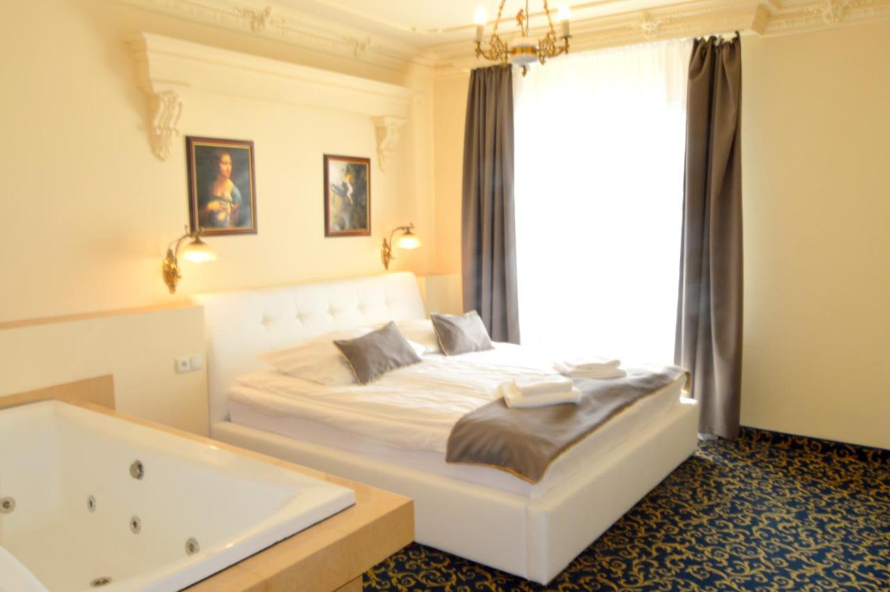 Hotel Venecia Palace Michałowice エクステリア 写真