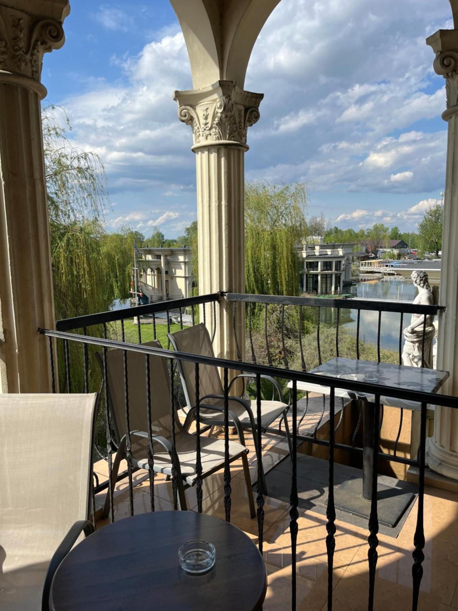 Hotel Venecia Palace Michałowice エクステリア 写真