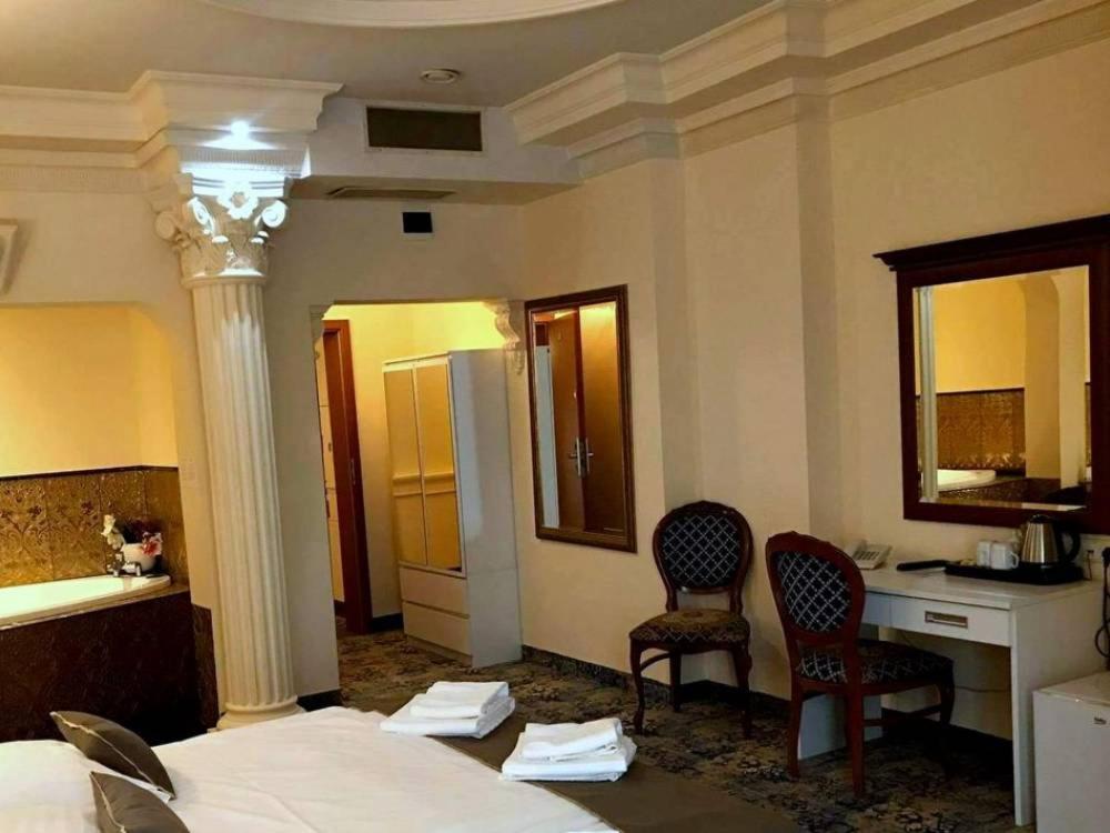 Hotel Venecia Palace Michałowice エクステリア 写真