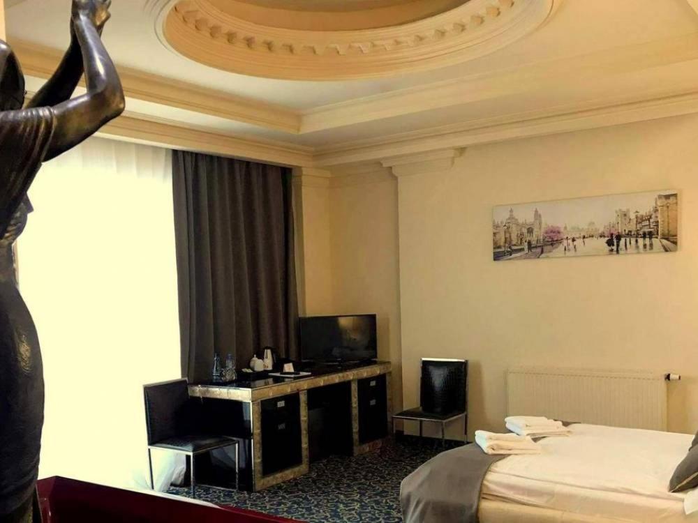 Hotel Venecia Palace Michałowice エクステリア 写真