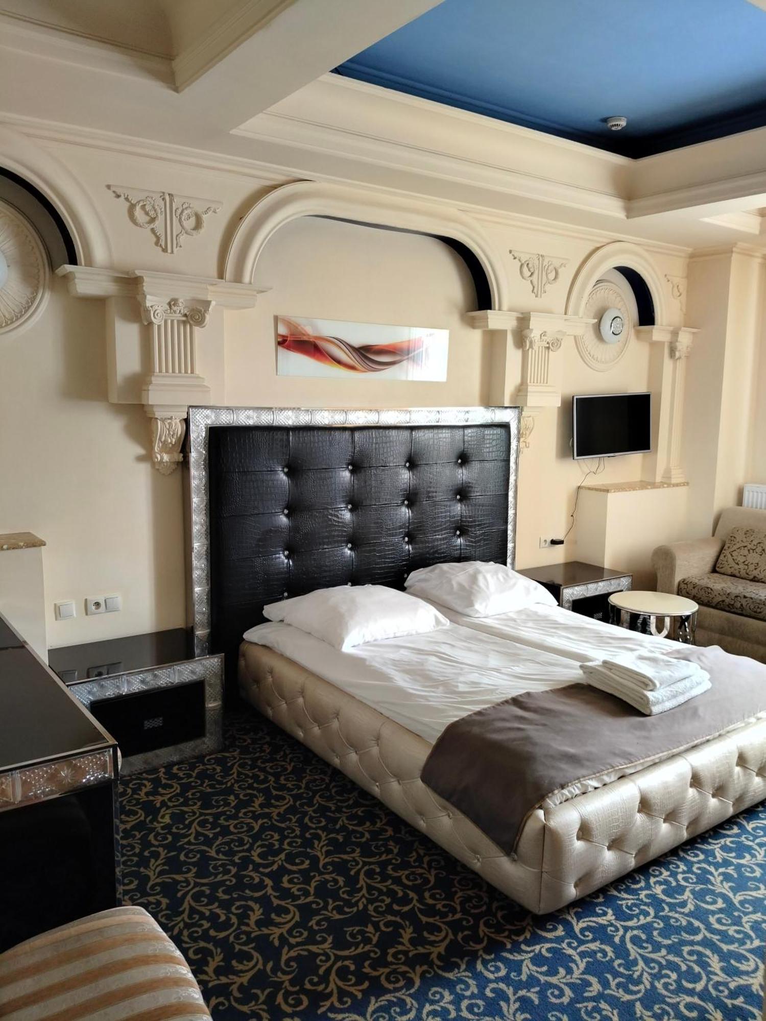 Hotel Venecia Palace Michałowice エクステリア 写真
