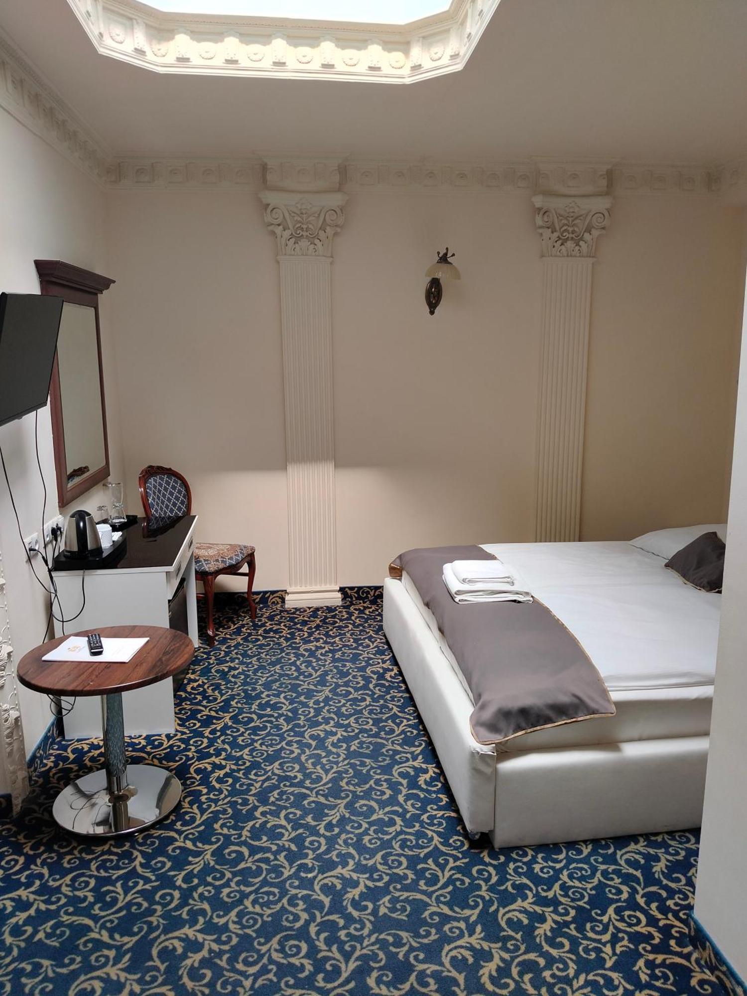 Hotel Venecia Palace Michałowice エクステリア 写真