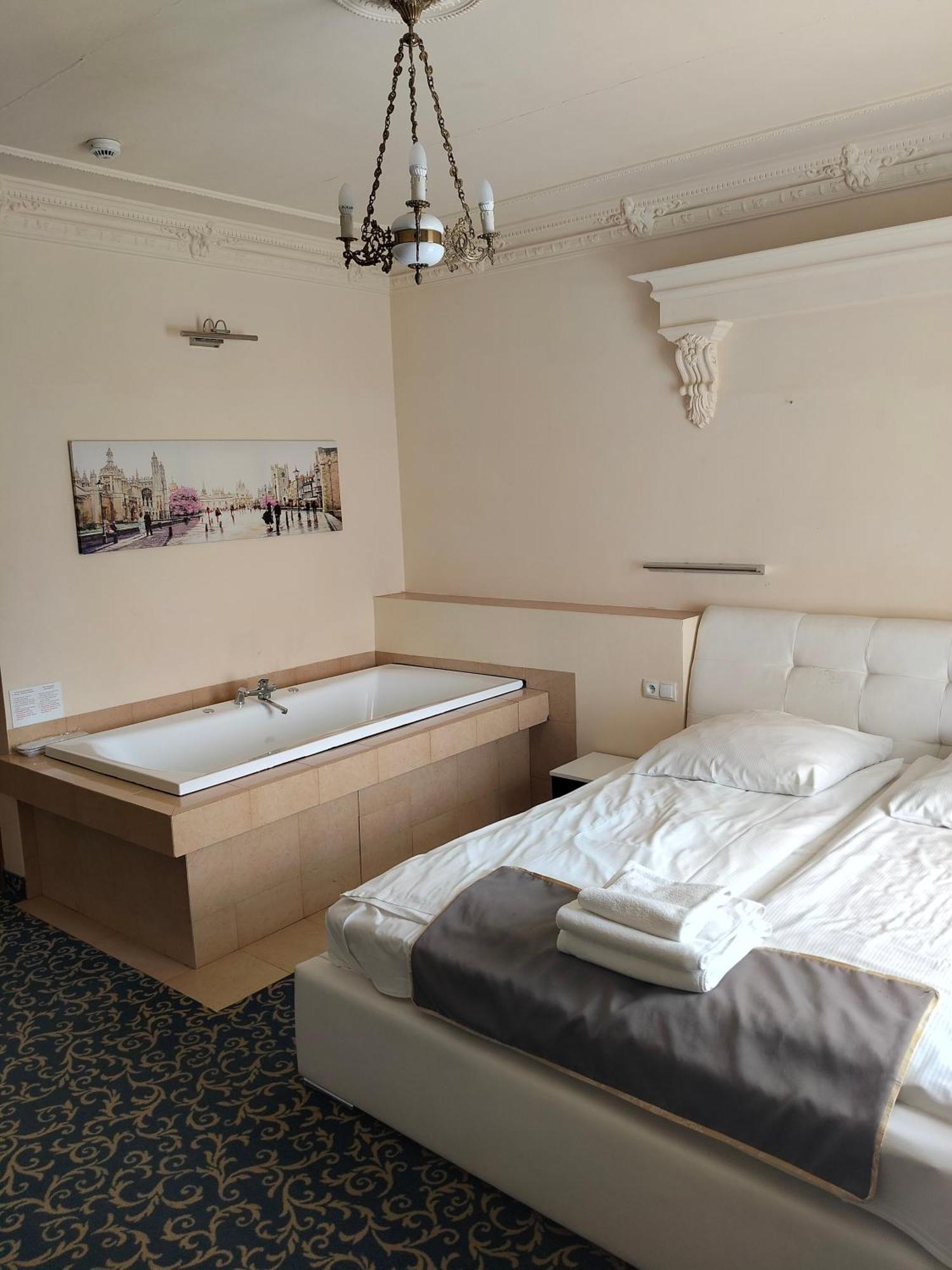 Hotel Venecia Palace Michałowice エクステリア 写真